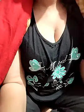 Snapshot of hottyrose69 chatting on 02.14.26 hottyrose69 online show from 02.14.26