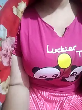 Snapshot of hottyrose69 chatting on 02.18.26 hottyrose69 online show from 02.18.26