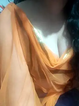 Snapshot of hottyrose69 chatting on 02.20.26 hottyrose69 online show from 02.20.26