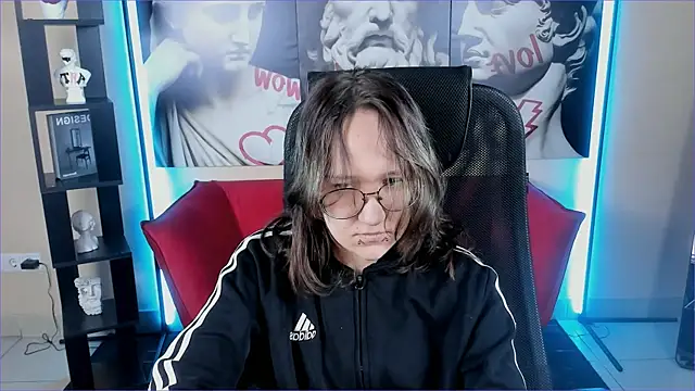 Snapshot of Sylvia_Reed chatting on 12.14.25 Sylvia Reed online show from 12.14.25