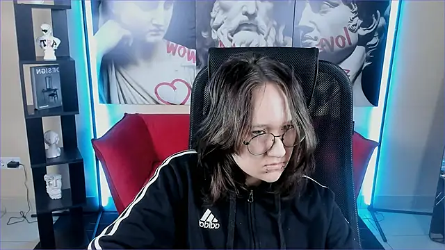 Snapshot of Sylvia_Reed chatting on 12.15.25 Sylvia Reed online show from 12.15.25