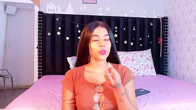 Snapshot of Kathamullerr chatting on 12.16.25 Kathamullerr online show from 12.16.25