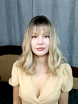 Snapshot of Selina_Heart chatting on 12.18.25 Selina Heart online show from 12.18.25