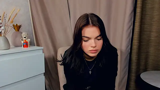 CIaritaJowers online show from 12.04.25