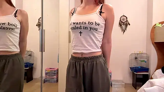 Snapshot of velvetmary chatting on 12.16.25 velvetmary online show from 12.16.25