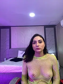 Snapshot of Niicoletta_White chatting on 12.17.25 Niicoletta White online show from 12.17.25