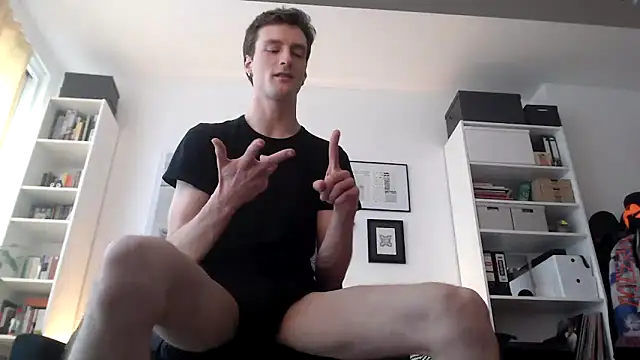 MindlyXXX online show from 10.16.25