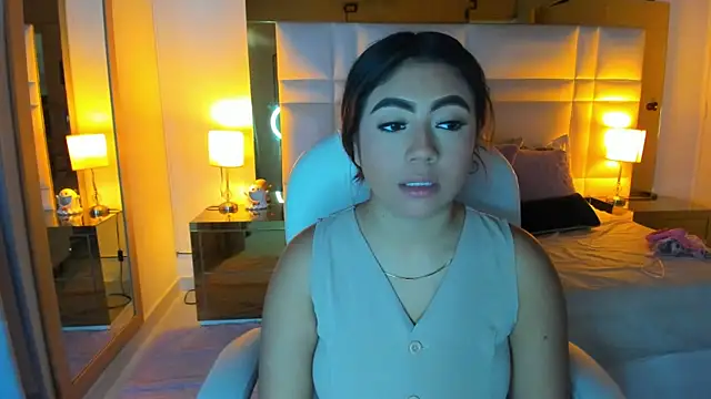 Zoei Moon online show from 04.13.26