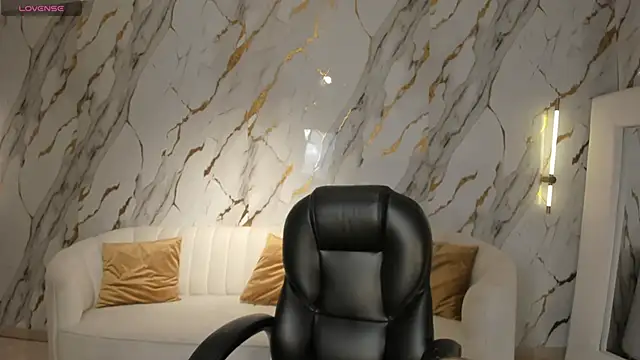 MadisonKane online show from 04.12.26