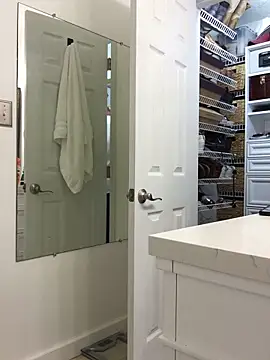 Snapshot of Toothpic1 chatting on 12.17.25 Toothpic1 online show from 12.17.25