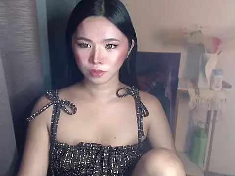 Snapshot of voganmarie chatting on 07.14.26 voganmarie online show from 07.14.26
