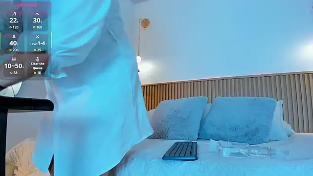 Lily Cole27 online show from 12.17.25