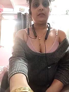 Snapshot of Tanya_Sharma98 chatting on 12.16.25 Tanya Sharma98 online show from 12.16.25