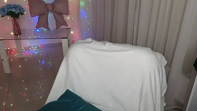 Snapshot of Deborah_lowe chatting on 02.17.26 Deborah lowe online show from 02.17.26