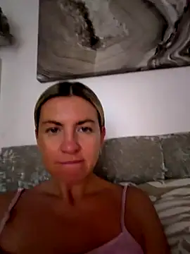 Snapshot of Britney_HartX chatting on 12.04.25 Britney HartX online show from 12.04.25