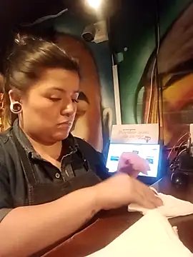 Luna Maar  online show from 12.17.25