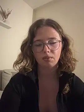 Snapshot of GermanRose chatting on 12.17.25 GermanRose online show from 12.17.25