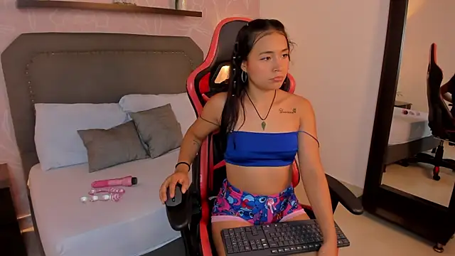 Snapshot of madison_saenzz chatting on 12.21.25 madison saenzz online show from 12.21.25