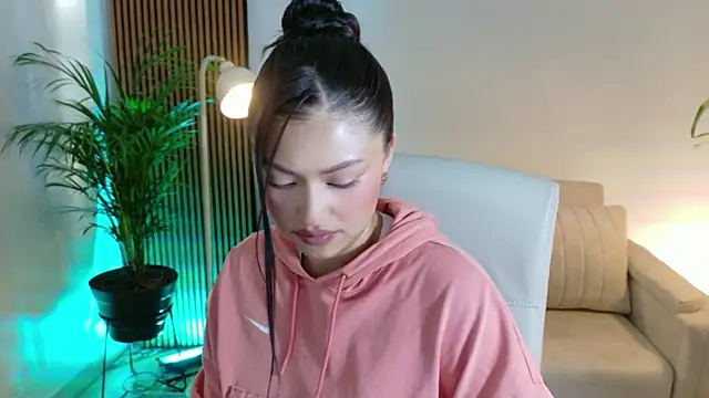 Snapshot of victoria___moon chatting on 01.07.26 victoria moon online show from 01.07.26