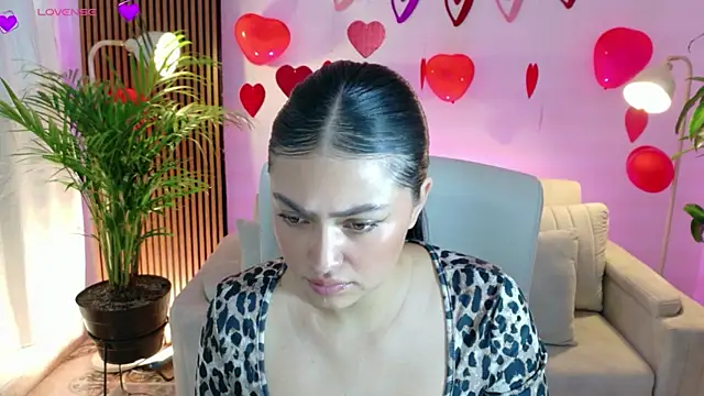 Snapshot of victoria___moon chatting on 02.17.26 victoria moon online show from 02.17.26