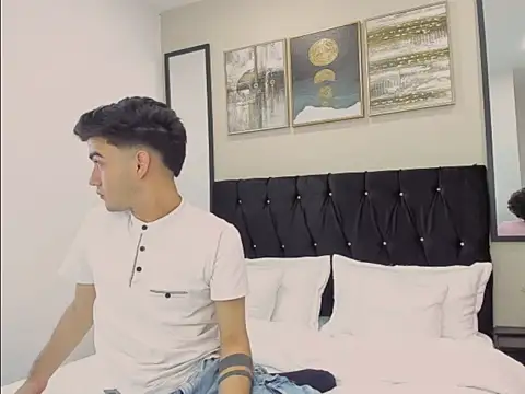 Feiccer Thomson1 online show from 12.04.25