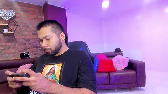 Snapshot of HotThreesoome chatting on 01.10.26 HotThreesoome online show from 01.10.26