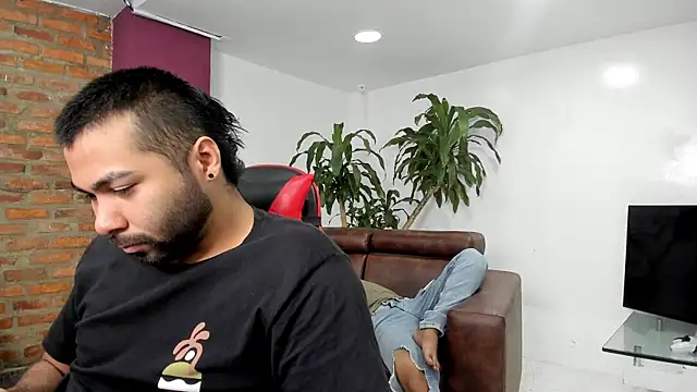 Snapshot of HotThreesoome chatting on 01.14.26 HotThreesoome online show from 01.14.26