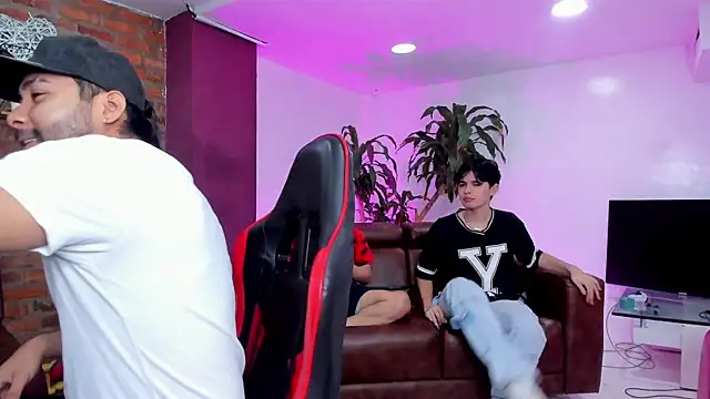 Snapshot of HotThreesoome chatting on 02.05.26 HotThreesoome online show from 02.05.26