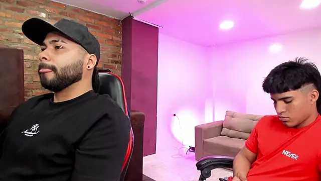 Snapshot of HotThreesoome chatting on 02.14.26 HotThreesoome online show from 02.14.26