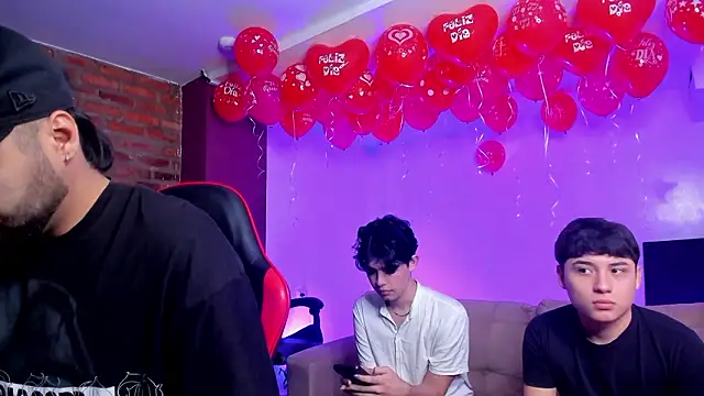 Snapshot of HotThreesoome chatting on 02.17.26 HotThreesoome online show from 02.17.26