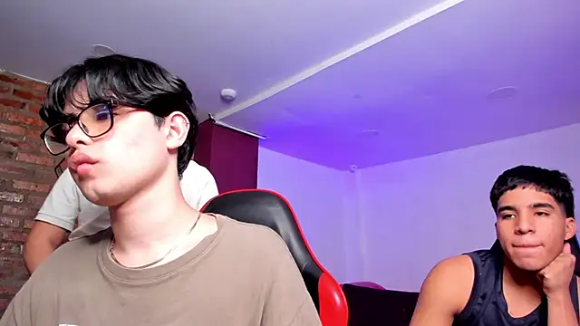 Snapshot of HotThreesoome chatting on 02.27.26 HotThreesoome online show from 02.27.26