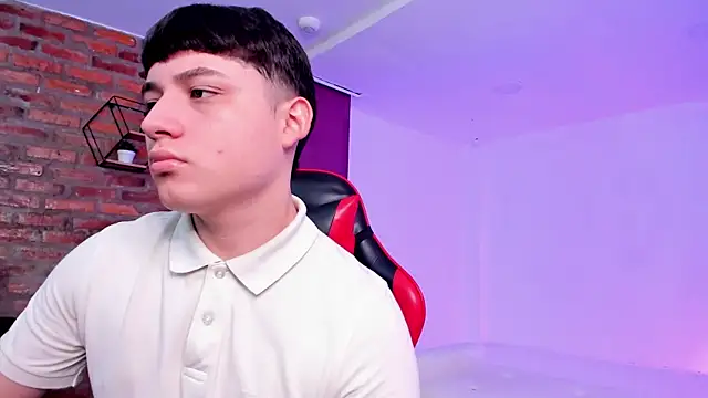 HotThreesoome online show from 03.31.26