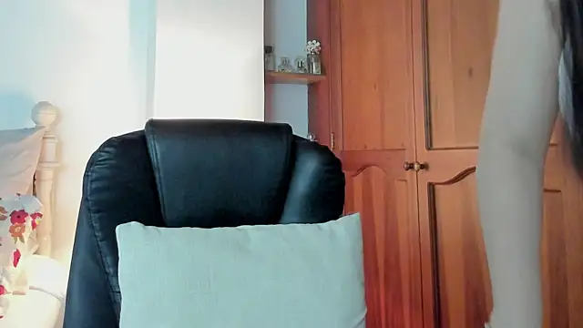 EmiHarrys online show from 04.16.26