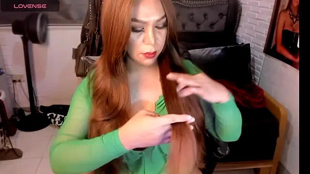 UrVirtualLover online show from 10.18.25