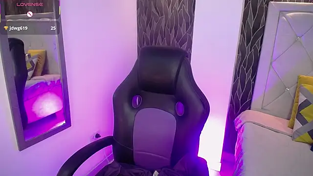 Kat Cute online show from 12.20.25