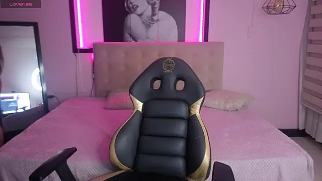 Sara valderrama  online show from 03.25.26