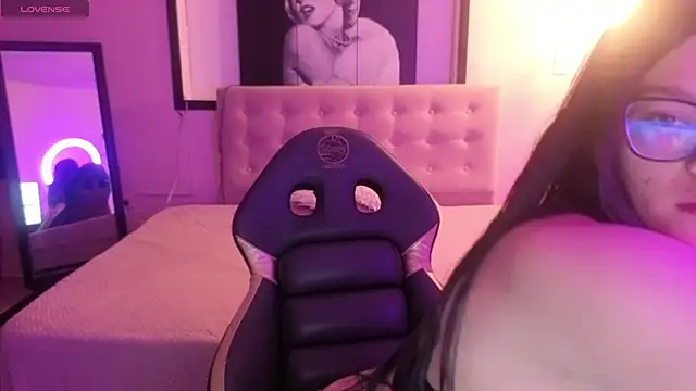 Sara valderrama  online show from 04.01.26