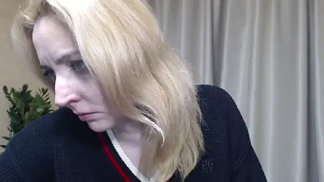 Snapshot of sweetpussy chatting on 04.25.26 sweetpussy online show from 04.25.26