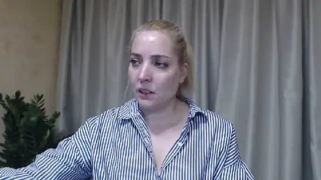 Snapshot of sweetpussy chatting on 05.08.26 sweetpussy online show from 05.08.26