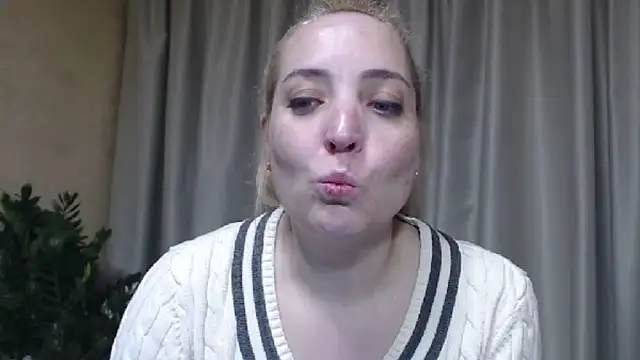 Snapshot of sweetpussy chatting on 05.10.26 sweetpussy online show from 05.10.26