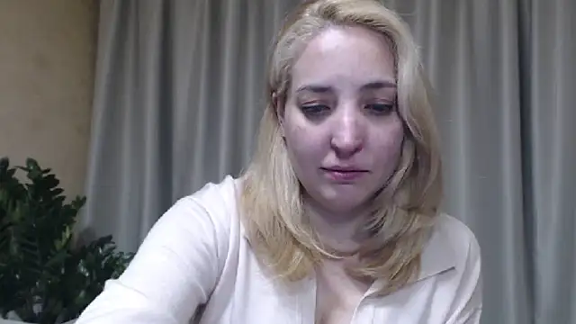Snapshot of sweetpussy chatting on 05.15.26 sweetpussy online show from 05.15.26