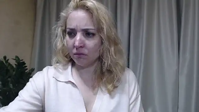 Snapshot of sweetpussy chatting on 05.17.26 sweetpussy online show from 05.17.26