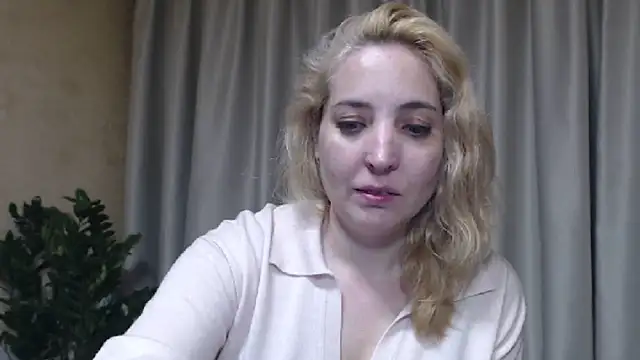 Snapshot of sweetpussy chatting on 05.23.26 sweetpussy online show from 05.23.26