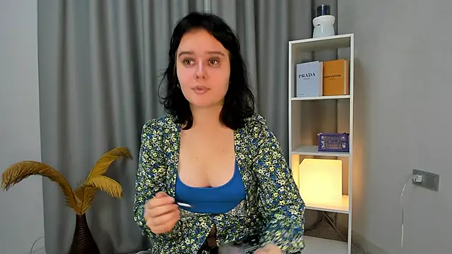 Snapshot of TracyLilith chatting on 12.14.25 TracyLilith online show from 12.14.25