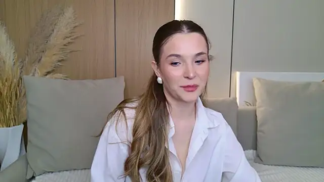 Lina Sinerz online show from 05.24.26