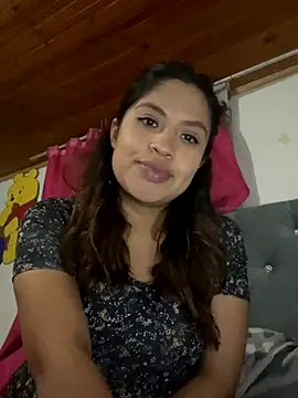 Snapshot of Alana-fox chatting on 12.17.25 Alana-fox online show from 12.17.25