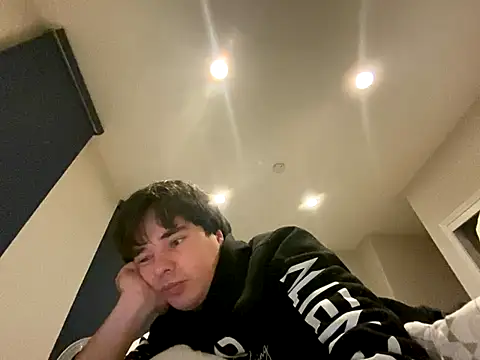 Snapshot of phantom898983 chatting on 12.14.25 phantom898983 online show from 12.14.25