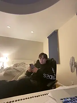 Snapshot of phantom898983 chatting on 12.21.25 phantom898983 online show from 12.21.25