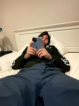 Snapshot of phantom898983 chatting on 12.21.25 phantom898983 online show from 12.21.25