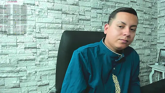 Snapshot of Raissa_zair chatting on 12.16.25 Raissa zair online show from 12.16.25